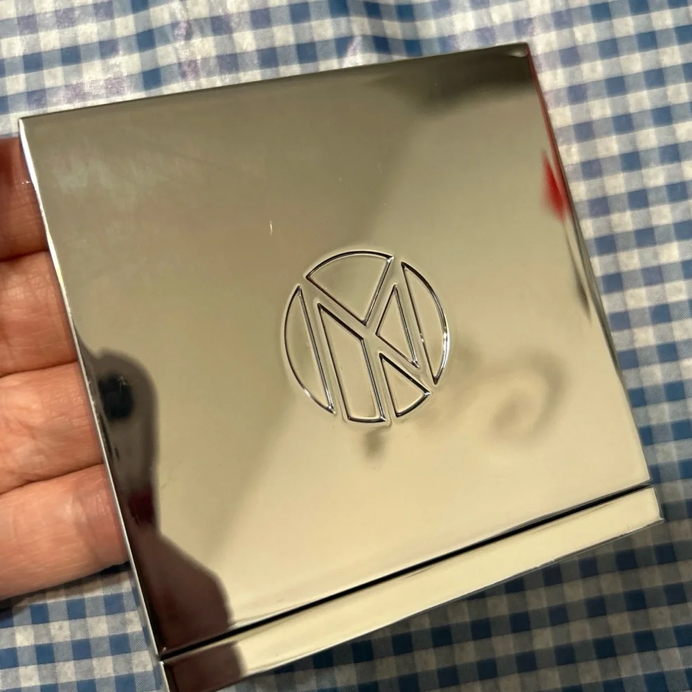 IL MAKIAGE Eyeshadow Palette - New with Box